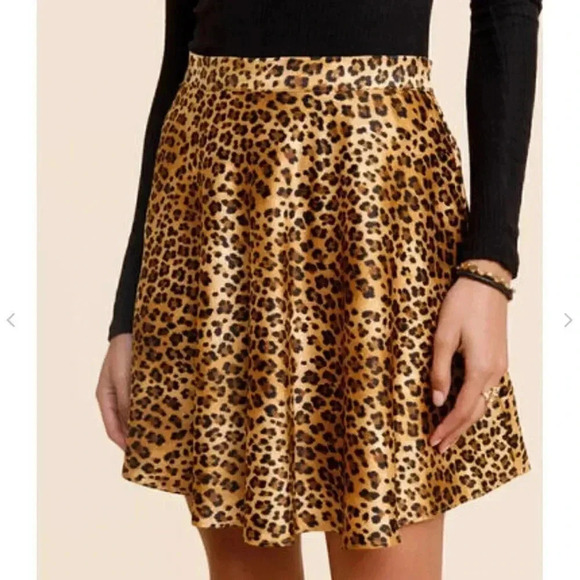 NWT mi ami Jasmine Leopard Print Mini Skirt Small francesca's Polyester Spandex - Picture 4 of 8